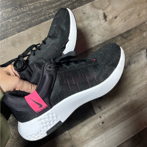 Nike Women’s Black with Pink Accent Athletic Running Shoes - Picture 5 of 9